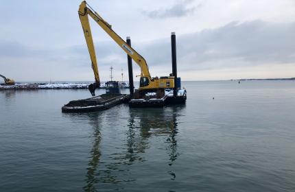 Ponton Digger med 72 tons maskin